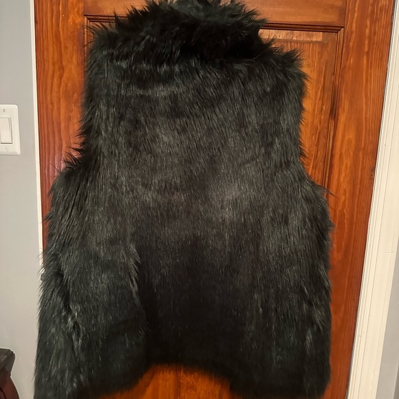 Faux Fur Vest - Picture 2 of 3